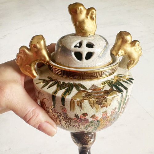 Japanese Kutani incense burner used with Foo Dogs hand-painted vintage large