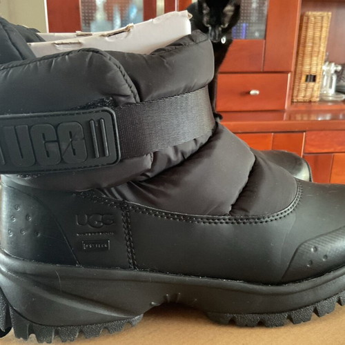 Ugg ankle boots size 39 black like new
