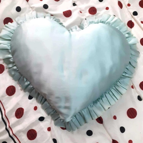 Heart-shaped pillow like new, greenish 50x50 cm