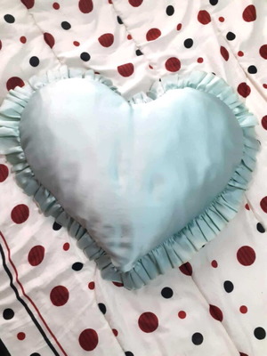 Heart-shaped pillow like new, greenish 50x50 cm
