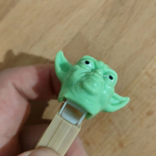 Pez Yoda used