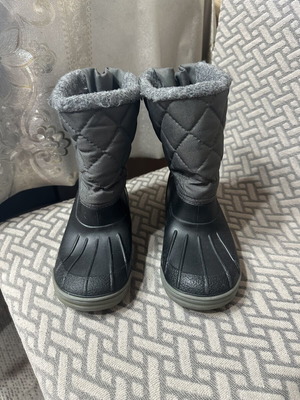 Children's boots and sneakers like new, sizes 29 to 32