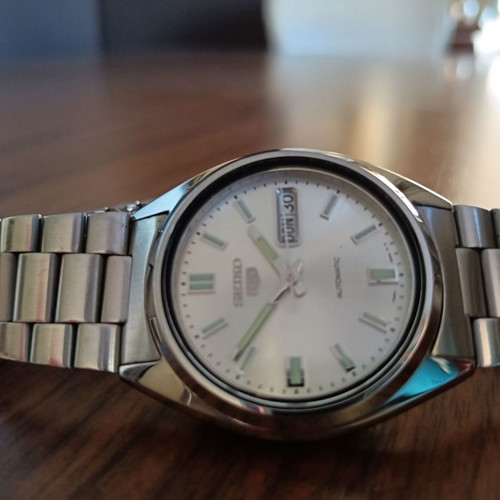 Seiko 5 automatic wristwatch like new, collectible silver
