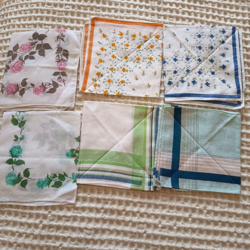 Vintage fabric handkerchiefs set of 6 like new, multicolor