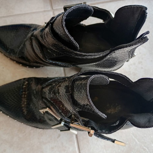 Black boots size 38 used with slight sole peeling inside