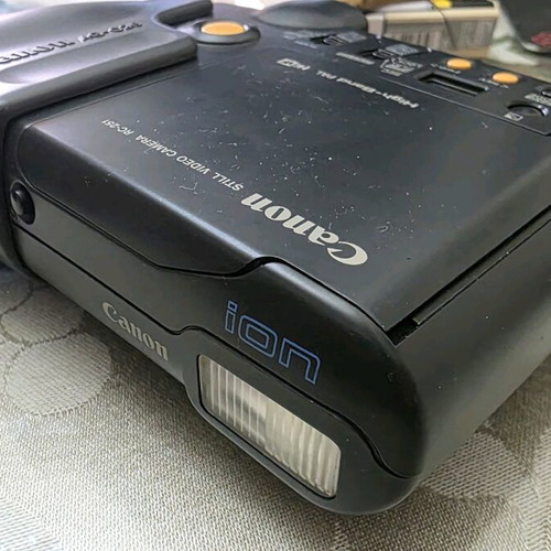 Canon still video camera rc-251 used, battery does not hold