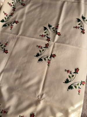 Hand-embroidered tablecloth with handmade lace like new 1.80x1.60