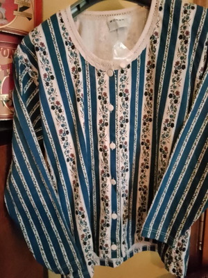 Blouse with floral pattern and buttons new, size M