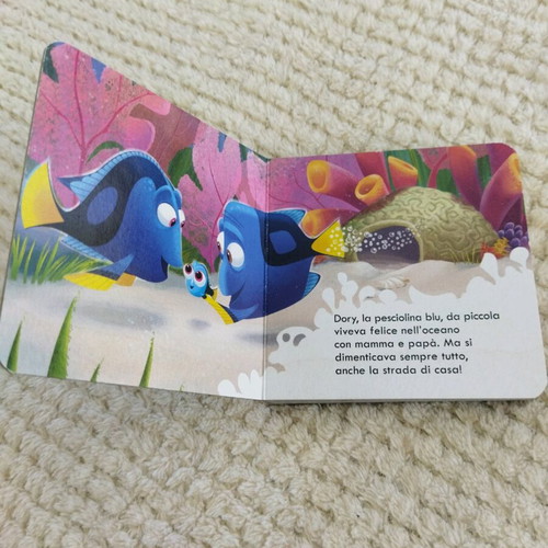 Storybook in Italian from the movie Finding Dory like new