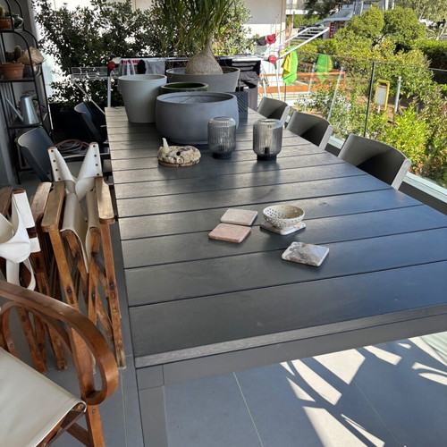 Extendable veranda table with 10 chairs like new