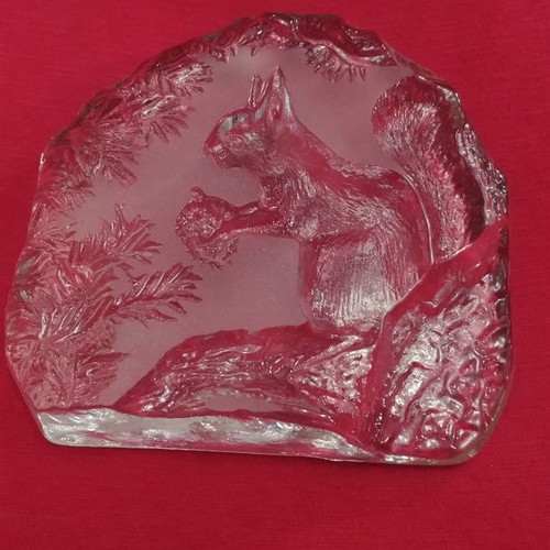 Royal Krona Mats Jonasson full lead crystal decorative paperweight like new