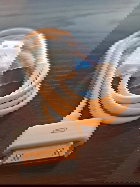 Καλώδιο USB σε 30-Pin για παλιές συσκευές Apple.