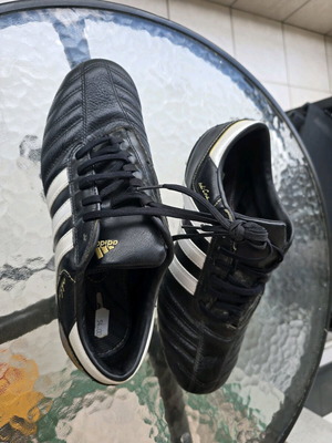 Adidas ποδοσφαιρικά καινούργια 42 Νο μαύρα