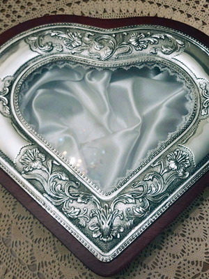Keskor Heart-Shaped Silver-Plated Stefanochiki like new