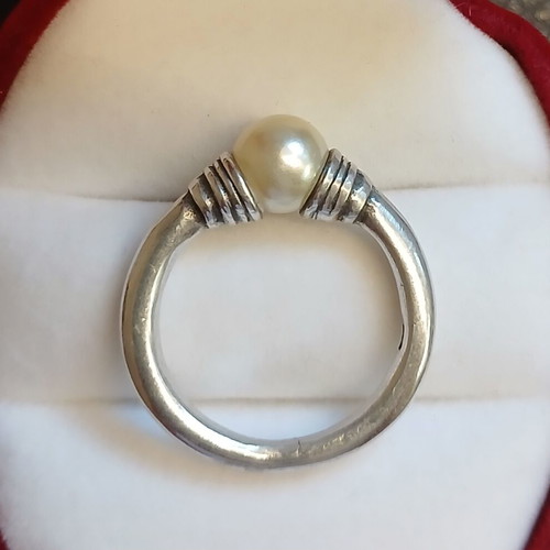 Silver 925 ring with natural pearl, like new