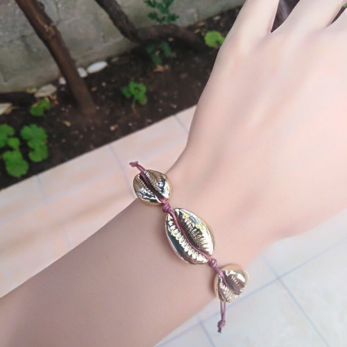 Handmade bracelet with gold metal shells and adjustable polyester cord
