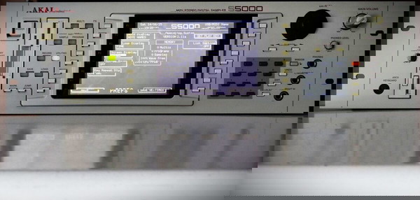 Akai S5000 V2 (με 64mb Ram μνήμη)