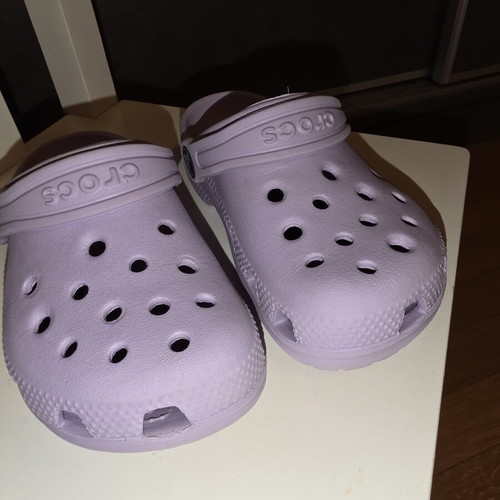 Crocs slippers for girls like new, lilac, size C10