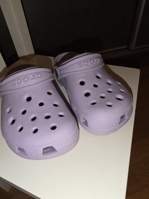 Crocs slippers for girls like new, lilac, size C10