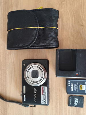 Nikon COOLPIX S630 digital camera like new, 12MP, 7x optical zoom