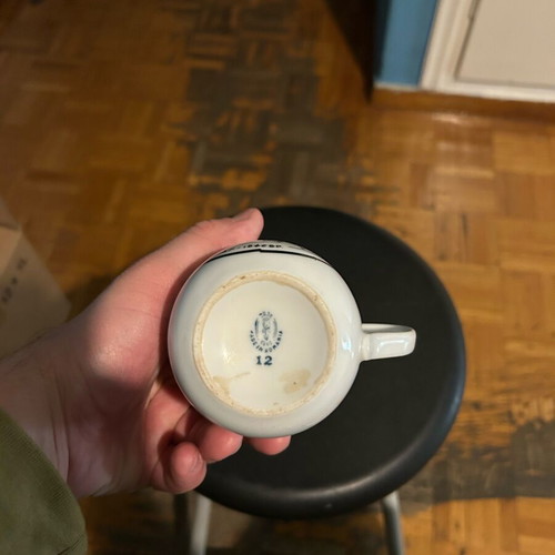 Coffee mug with Aquarius logo like new