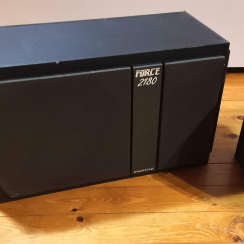 Force 2180 floor speakers like new, set of 2