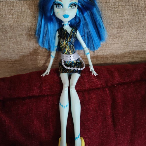 Monster High Frankie Back to Life doll with electric chamber