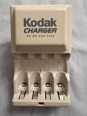 Kodak K600 battery charger for 4 AA/AAA Ni-Mh/Ni-Cd batteries