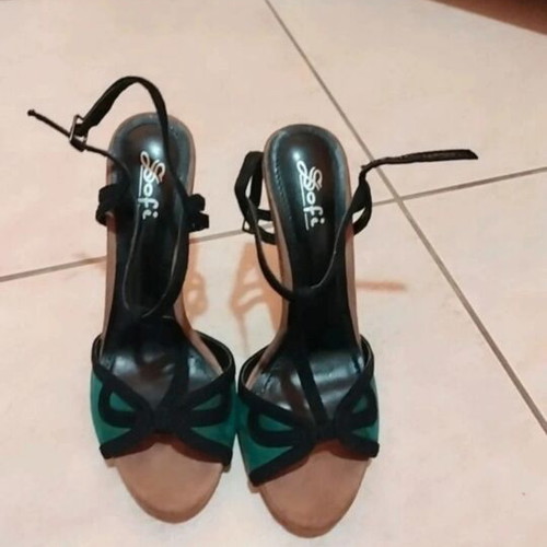 High-heeled sandals like new, black with green and chocolate colors