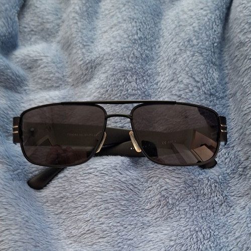 Men's sunglasses with UV protection, polarized lenses, black