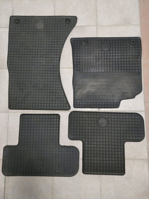 Audi Q5 2009–2014 rubber floor mats used, tailor-made