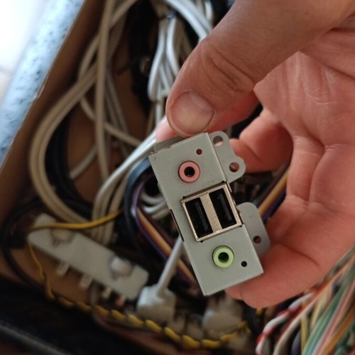 Computer and USB cables used, various types