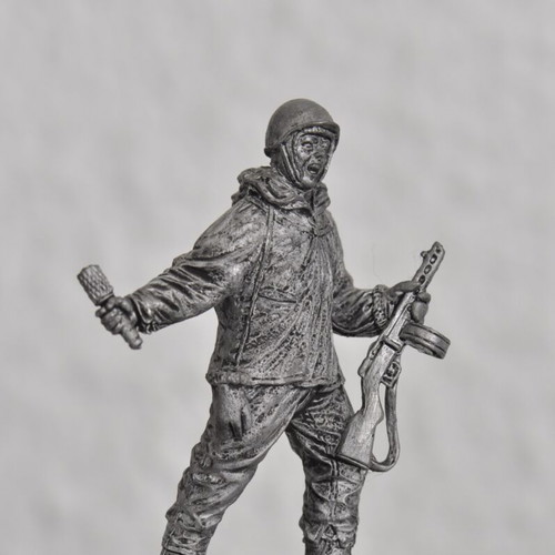 Lead soldier WWII 6.5 like new