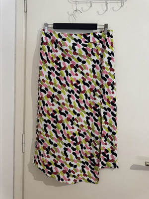 Glamorous skirt new with slit, multicolor, size L