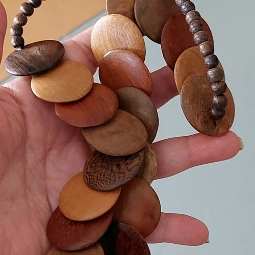 Wooden necklace and clip earrings set like new, beige and brown