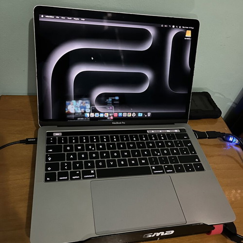 Apple MacBook Pro 13.3 Touch Bar i5 8GB RAM 256GB SSD used