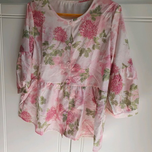 Printed blouse new, size small