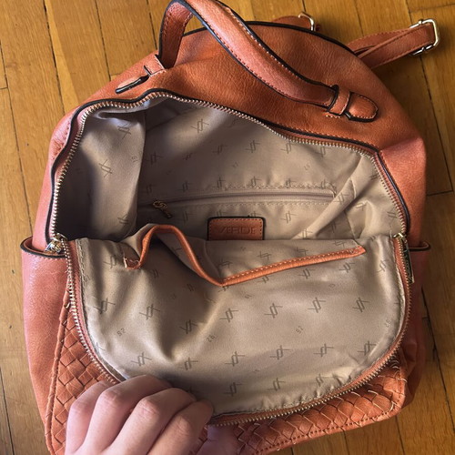 Backbag Verde like new, burnt orange color