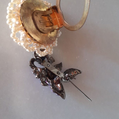 Vintage faux bijou set with pearl scarf clip and purple crystal brooch, like new