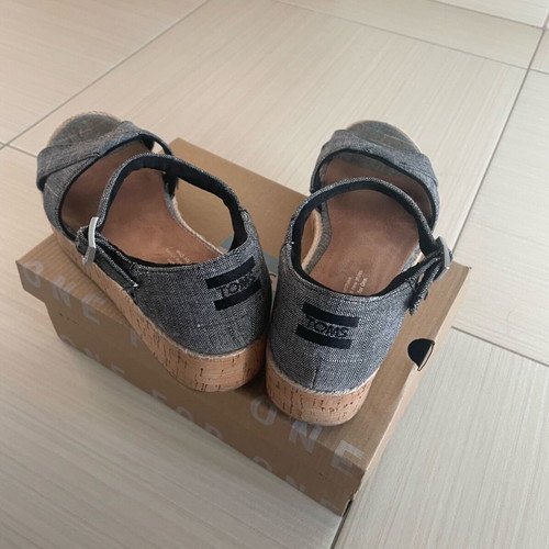 Toms women's sandals like new, size 38.5, black and white