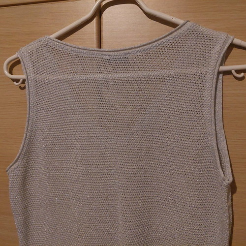 Oltre knitted sleeveless silver top like new, size Medium