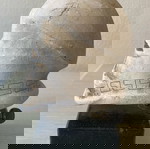  Γύψινη περικεφαλαία σε μαρμάρινη βάση