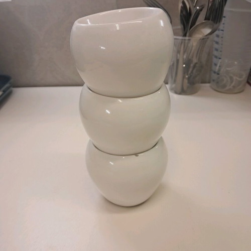 Small flower pots used, white glossy