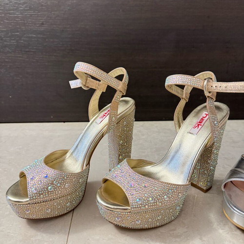 Nak sandals full of rhinestones new, gold, size 37, 14 cm heel