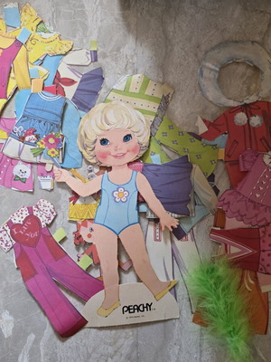 Peachy paper doll Mattel 1974 μεταχειρισμένη με άπειρα αξεσουάρ και ρούχα