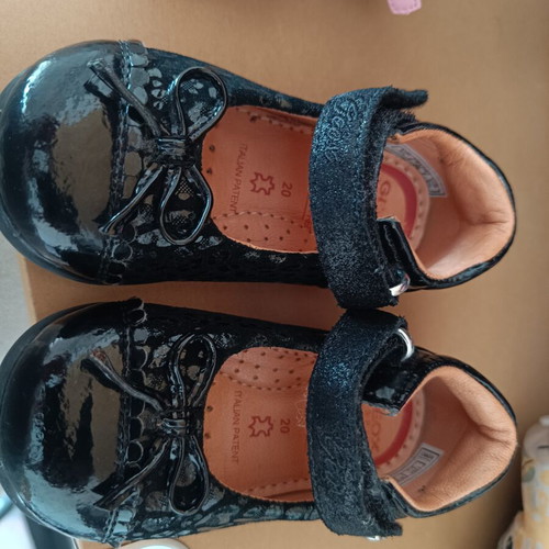 Geox children's shoes size 20 like new, patent leather