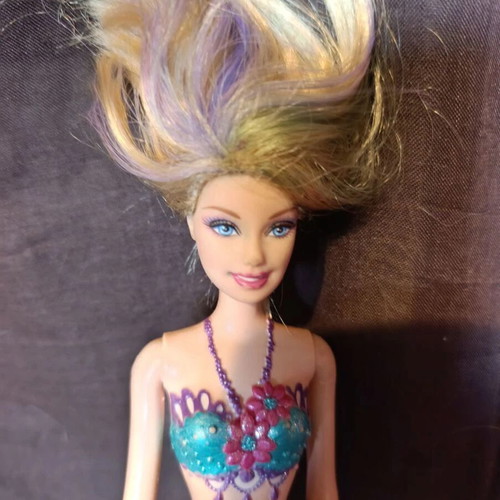 Barbie Merliah Mermaid Tale 2 2011 used with light-up mermaid gift