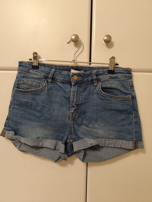 H&m τζιν ελαστικό σορτσάκι μεταχειρισμένο, μέγεθος eur38
