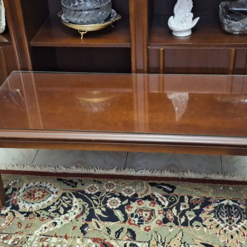 Coffee tables set like new, 2 small and 1 narrow glass top