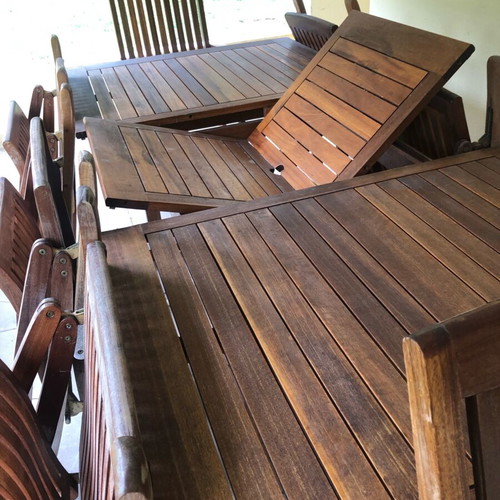 Wooden garden dining set with 8 folding chairs like new